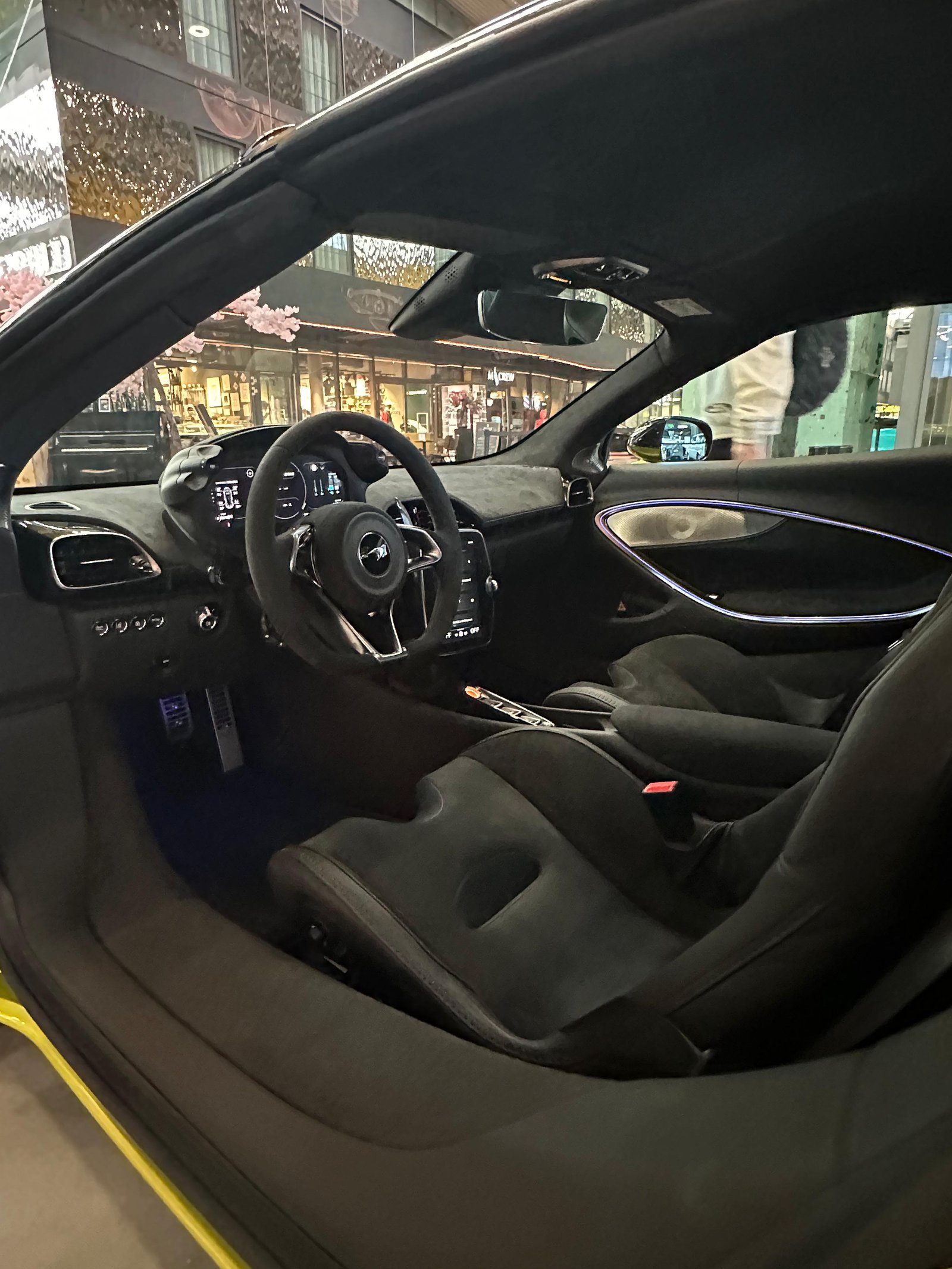 McLaren Artura — photo 4